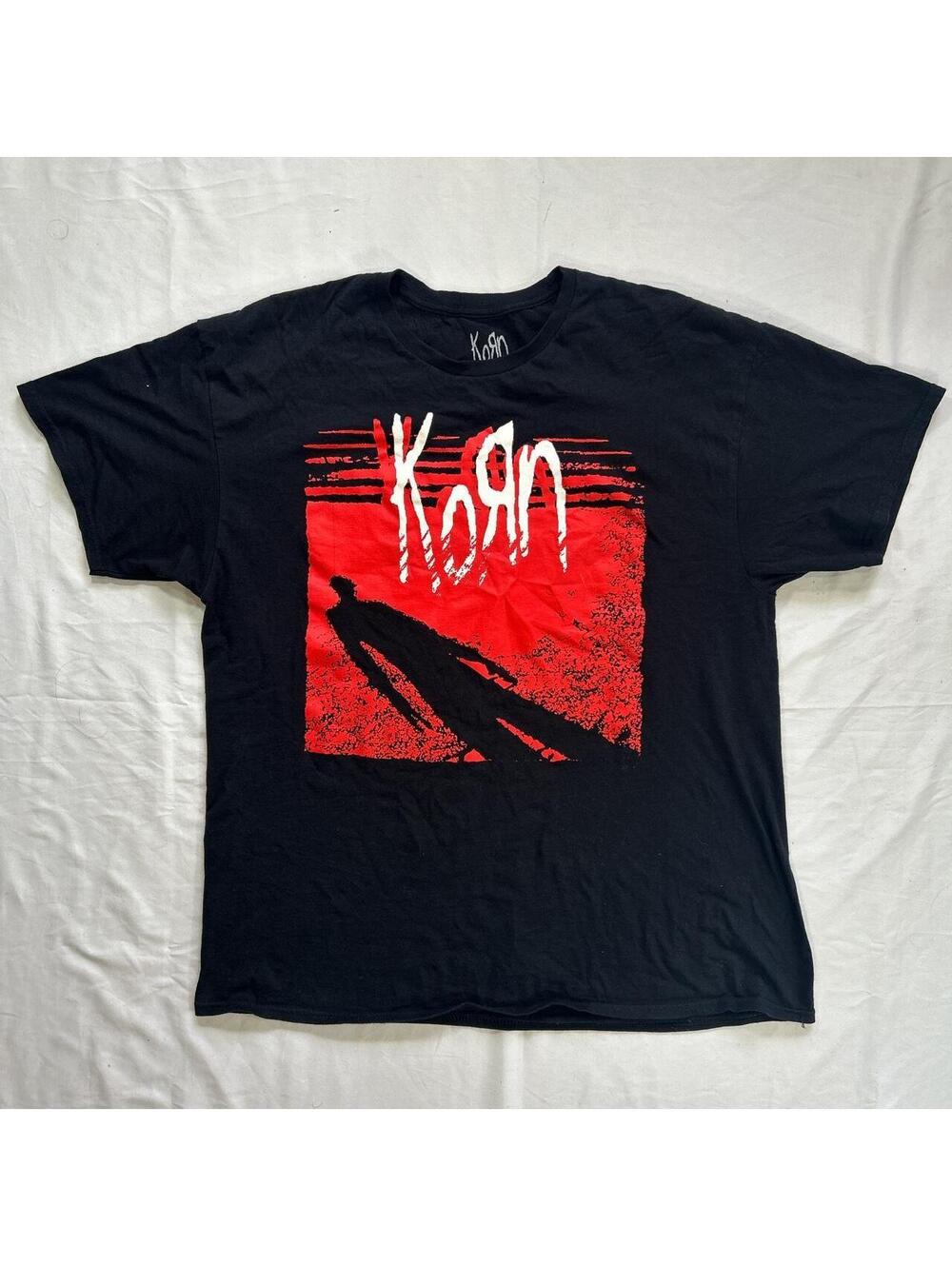 Men's Black and Red Tshirt